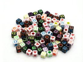 Cuentas plasticas cubo blanco corazon rojo 